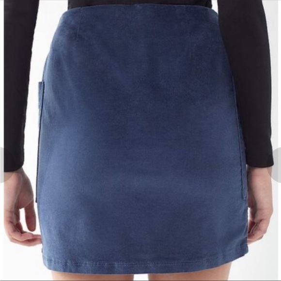 BDG by Urban Outfitters blue velvet corduroy mini skirt with pockets - Picture 3 of 8